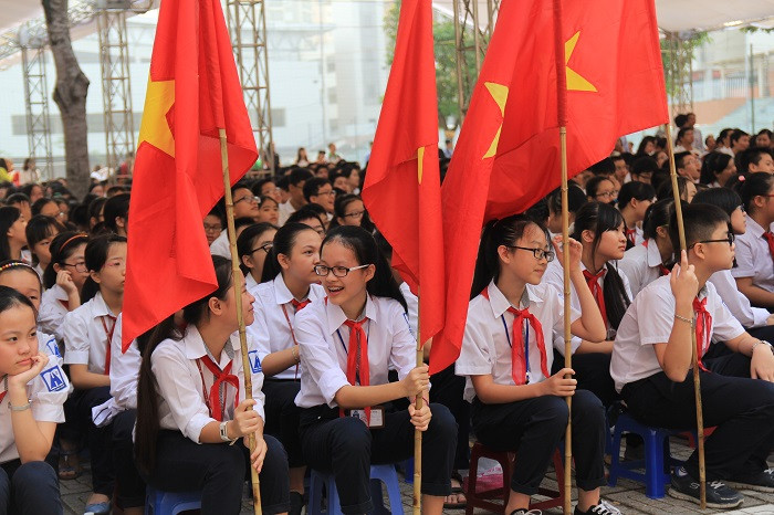 Học sinh Trường THPT chuyên Hà Nội - Amsterdam trong ngày lễ khai giảng năm học 2016-2017 Học sinh Trường THPT chuyên Hà Nội - Amsterdam trong ngày lễ khai giảng năm học 2016-2017