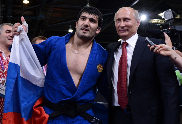 Tổng thống Putin chúc mừng chiến thắng của võ sĩ Tagir Khaibulaev. Tổng thống Putin chúc mừng chiến thắng của võ sĩ Tagir Khaibulaev.