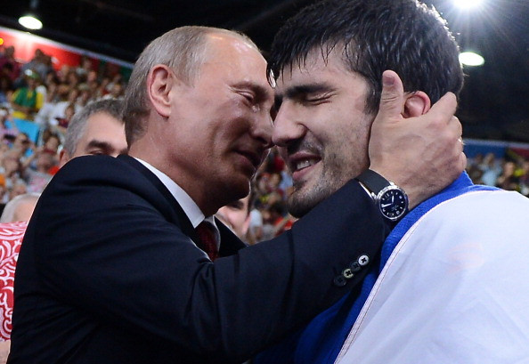 Tổng thống Putin chúc mừng chiến thắng của võ sĩ Tagir Khaibulaev. Tổng thống Putin chúc mừng chiến thắng của võ sĩ Tagir Khaibulaev.