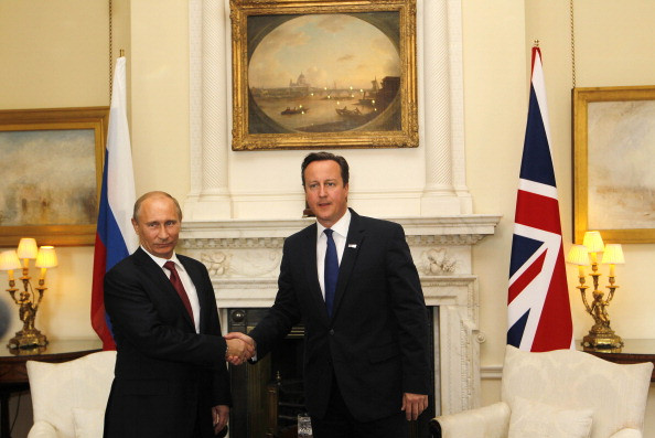 Tổng thống Vladimir Putin đã có cuộc hội kiến với Thủ tướng Anh David Cameron trước khi cả 2 cùng đi theo dõi trận chung kết judo hạng cân dưới 100kg của nam. Tổng thống Vladimir Putin đã có cuộc hội kiến với Thủ tướng Anh David Cameron trước khi cả 2 cùng đi theo dõi trận chung kết judo hạng cân dưới 100kg của nam.