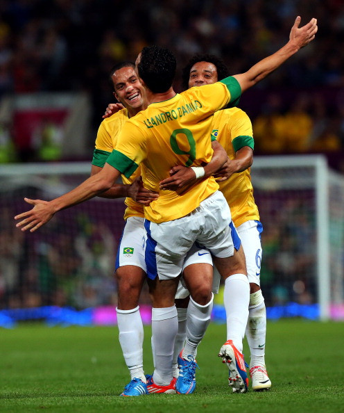 Leandro Damiao tiếp tục tỏa sáng với một cú đúp, anh tiếp tục dẫn đầu danh sách vua phá lưới ở Olympic 2012 với 6 bàn thắng. Leandro Damiao tiếp tục tỏa sáng với một cú đúp, anh tiếp tục dẫn đầu danh sách vua phá lưới ở Olympic 2012 với 6 bàn thắng.