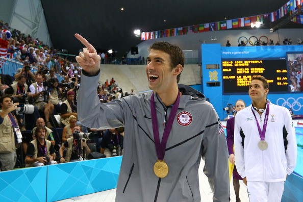 Michael Phelps tiếp tục nối dài kỷ lục với chiếc HCV ở nội dung 100m bướm, đồng thời cũng đưa đoàn thể thao Mỹ vượt lên trên Trung Quốc trên bảng tổng sắp huy chương. Michael Phelps tiếp tục nối dài kỷ lục với chiếc HCV ở nội dung 100m bướm, đồng thời cũng đưa đoàn thể thao Mỹ vượt lên trên Trung Quốc trên bảng tổng sắp huy chương.