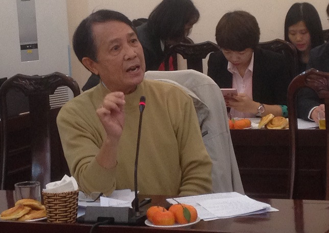 Theo Tiến sĩ khoa học Phạm Đỗ Nhật Tiến đề xuất, Điều 8 cần sửa lại câu đầu như sau: “Văn bằng của hệ thống giáo dục quốc dân được cấp cho người học sau khi tốt nghiệp cấp học hoặc...". (Ảnh: Thùy Linh) Theo Tiến sĩ khoa học Phạm Đỗ Nhật Tiến đề xuất, Điều 8 cần sửa lại câu đầu như sau: “Văn bằng của hệ thống giáo dục quốc dân được cấp cho người học sau khi tốt nghiệp cấp học hoặc...". (Ảnh: Thùy Linh)