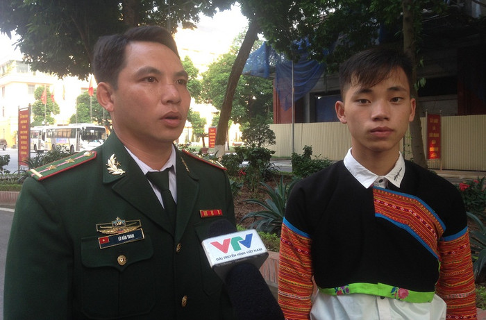 Trung úy Lò Văn Thoại hiện đang là cán bộ Đội Vận động quần chúng, Đồn Biên phòng Mường Lạn, Sơn La. (Ảnh: Thùy Linh)