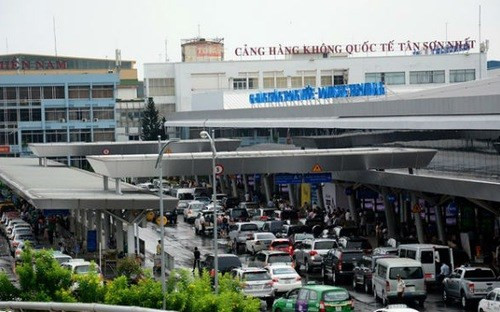 Quá tải tại sân bay Tân Sơn Nhất cần được giải quyết một cách khoa học, hiệu quả. ảnh: Thời báo Kinh tế. Quá tải tại sân bay Tân Sơn Nhất cần được giải quyết một cách khoa học, hiệu quả. ảnh: Thời báo Kinh tế.