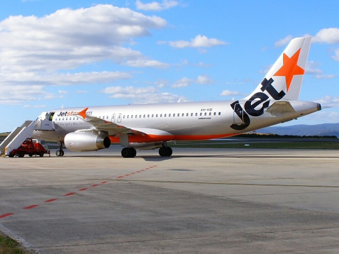 Máy bay Jetstar Pacific bị xe thang va quệt làm móp (ảnh minh họa - nguồn Jetstar) Máy bay Jetstar Pacific bị xe thang va quệt làm móp (ảnh minh họa - nguồn Jetstar)