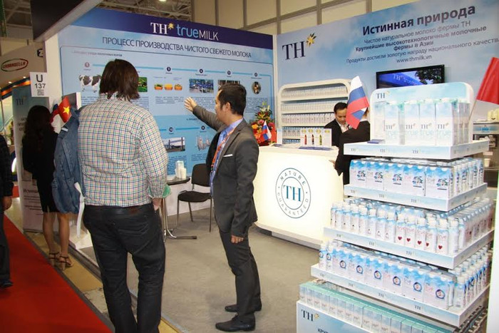 Gian hàng của TH true MILK thu hút sự thăm quan mua hàng của đông đảo người dân Nga Gian hàng của TH true MILK thu hút sự thăm quan mua hàng của đông đảo người dân Nga
