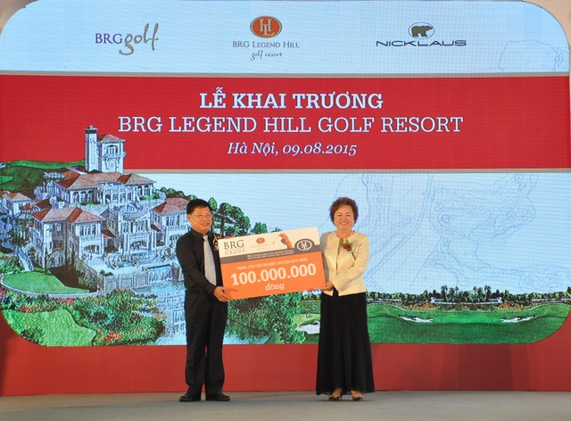 Tập đoàn BRG trao tặng các hộ nghèo của huyện Sóc Sơn 100 triệu đồng nhằm góp phần chung tay chia sẻ những khó khăn trong cuộc sống của người dân. Tập đoàn BRG trao tặng các hộ nghèo của huyện Sóc Sơn 100 triệu đồng nhằm góp phần chung tay chia sẻ những khó khăn trong cuộc sống của người dân.