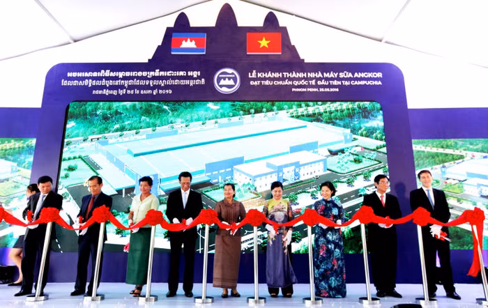 Tháng 5/2016 Vinamilk khánh thành nhà máy sữa Angkor Milk 23 triệu USD tại Campuchia - ảnh nguồn Vinamilk