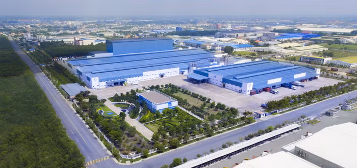 Toàn cảnh Siêu nhà máy sữa Việt Nam tại Bình Dương (nhà máy MEGA) - 1 trong 13 nhà máy sữa của Vinamilk tại Việt Nam và cũng là 1 trong 3 siêu nhà máy sữa hiện có trên thế giới - ảnh nguồn Vinamilk.