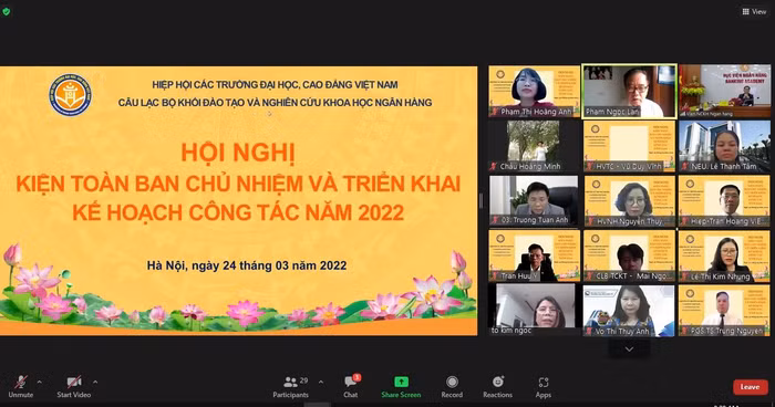Câu lạc bộ Khối Đào tạo và Nghiên cứu Khoa học Ngân hàng (trực thuộc Hiệp hội Các trường đại học, cao đẳng Việt Nam) đã tổ chức hội nghị kiện toàn Ban chủ nhiệm và triển khai kế hoạch công tác năm 2022 theo hình thức trực tiếp kết hợp với trực tuyến qua nền tảng Zoom. (ảnh: Phạm Ngọc Lan)