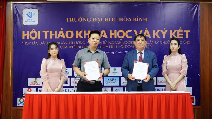 Trường Đại học Hòa Bình liên kết với doanh nghiệp trong đào tạo ngành Logistics và quản lý chuỗi cung ứng. (Ảnh: NVCC) Trường Đại học Hòa Bình liên kết với doanh nghiệp trong đào tạo ngành Logistics và quản lý chuỗi cung ứng. (Ảnh: NVCC)