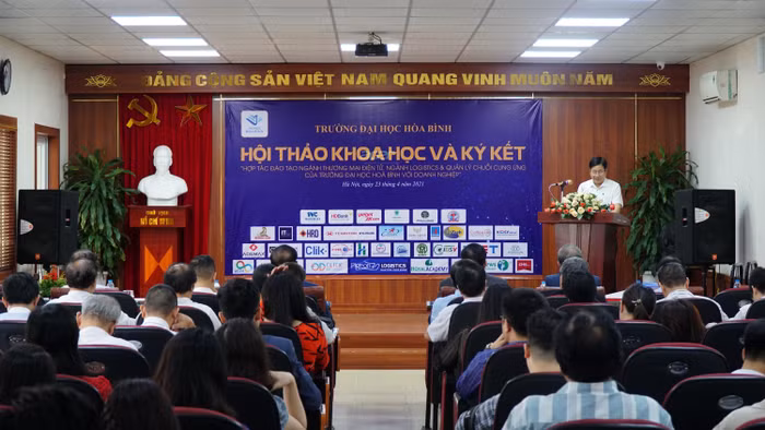 Trường Đại học Hòa Bình luôn xác định mục tiêu đào tạo nguồn nhân lực Logistics và Quản lý chuỗi cung ứng chất lượng cao. (Ảnh: NVCC) Trường Đại học Hòa Bình luôn xác định mục tiêu đào tạo nguồn nhân lực Logistics và Quản lý chuỗi cung ứng chất lượng cao. (Ảnh: NVCC)