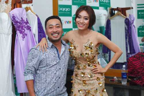 Nguyễn Quang Dũng và Minh Thư nói cười vui vẻ cùng nhau. Trong một bài phỏng vấn hiếm hoi, Minh Thư từng khẳng định, đạo diễn Nguyễn Quang Dũng như &quot;một cơn gió lạ&quot; với cô.