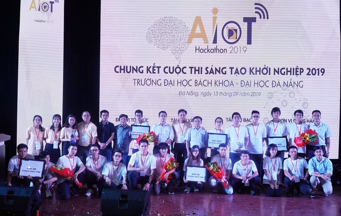 Các thí sinh tham dự vòng chung kết cuộc thi về trí tuệ nhân tạo.