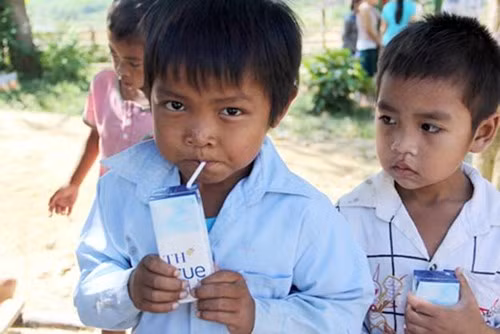 Mục tiêu của TH True Milk là mọi trẻ em vùng khó đều được uống sữa. Mục tiêu của TH True Milk là mọi trẻ em vùng khó đều được uống sữa.