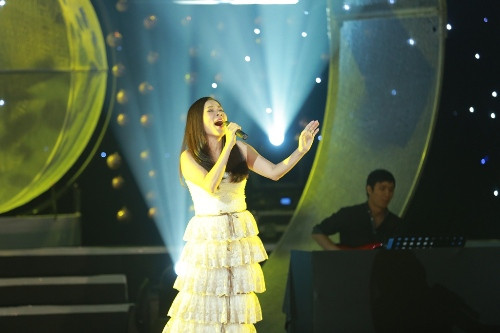 Giọng hát bay bổng và nội lực của nữ ca sĩ Mỹ Lệ trong ca khúc Hai mươi mùa nắng lạ, một sáng tác của cố nhạc sĩ Trịnh Công Sơn có nội dung ca ngợi vẻ đẹp người con gái tuổi 20.