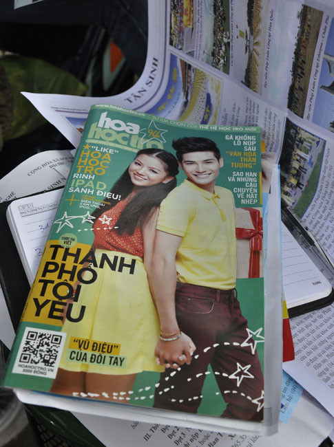 Các phụ huynh còn được phát hẳn một cuốn báo… Các phụ huynh còn được phát hẳn một cuốn báo…