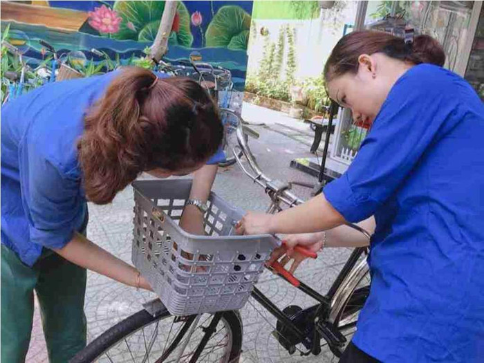 Nhà trường đã tổ chức nhiều hoạt động tình nguyện như: thăm các cháu nhỏ ung thư, tặng quà sách cho trẻ em vùng lũ...