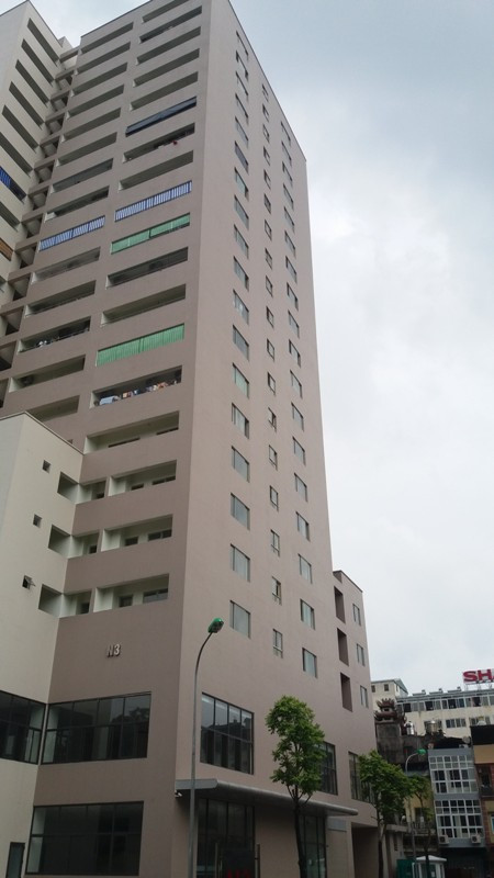 Tòa nhà N3, Nguyễn Công Trứ được thi công từ nhiều năm nay nhưng hiện giờ số hộ dân chuyển về sinh sống mới chỉ được một nửa. Ảnh Bảo Nam. Tòa nhà N3, Nguyễn Công Trứ được thi công từ nhiều năm nay nhưng hiện giờ số hộ dân chuyển về sinh sống mới chỉ được một nửa. Ảnh Bảo Nam.