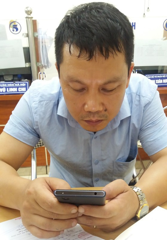 Ông Nguyễn Song Toàn, Phó chủ tịch phường Phố Huế tại buổi làm việc với phóng viên. Ảnh Bảo Nam. Ông Nguyễn Song Toàn, Phó chủ tịch phường Phố Huế tại buổi làm việc với phóng viên. Ảnh Bảo Nam.