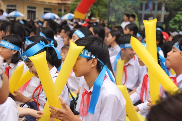 "Cậu bé Google" được nhiều bạn bè đến cổ vũ, động viên