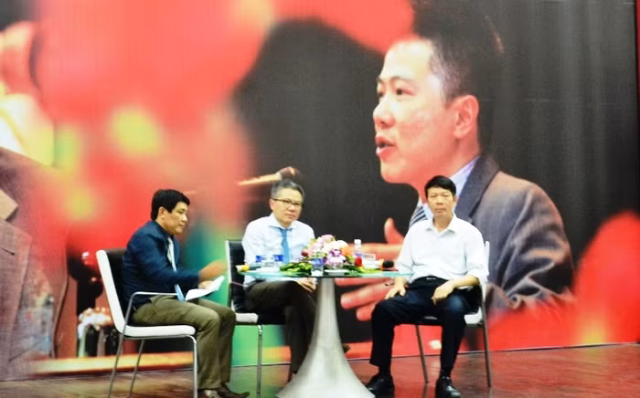 Giáo sư Ngô Bảo Châu chia sẻ với sinh viên về những kinh nghiệm trong nghiên cứu khoa học. Ảnh: TT Giáo sư Ngô Bảo Châu chia sẻ với sinh viên về những kinh nghiệm trong nghiên cứu khoa học. Ảnh: TT