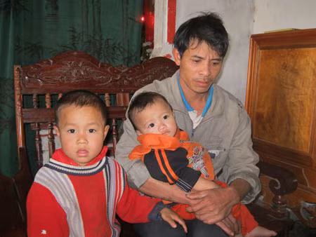 Anh Thuyết và các con đau buồn trước cái chết của chị Ngọc