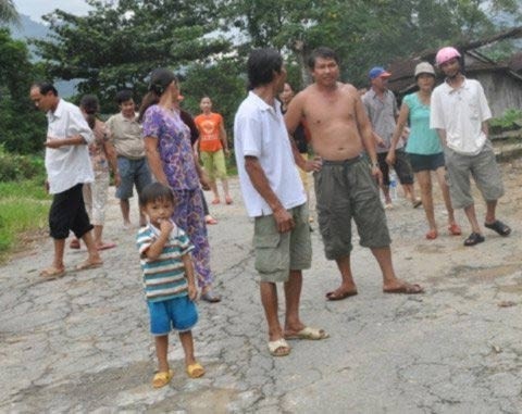 Dân hoang mang vì nứt đập thủy điện ảnh 1 Dân hoang mang vì nứt đập thủy điện, Tin tức trong ngày, nut dap thuy dien, thuy dien song tranh, thuy dien, ngap, ho thuy dien, bao, tin tuc, tin hot, tin hay