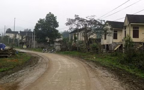 Thiếu việc làm, thất nghiệp đang là vấn đề nan giải tại Khu tái định cư Nhà máy thuỷ điện Bản Vẽ và là nơi mà kẻ buôn người nhắm đến