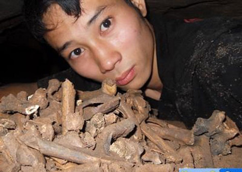 Xương cốt nhiều vô kể trong lòng núi Sài Sơn. Xương cốt nhiều vô kể trong lòng núi Sài Sơn.