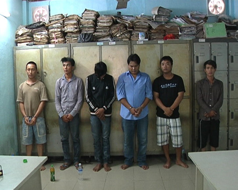 6 đối tượng bị cơ quan công an bắt giữ 6 đối tượng bị cơ quan công an bắt giữ