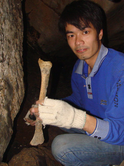 Khúc xương dóng chân còn nguyên vẹn. Khúc xương dóng chân còn nguyên vẹn.