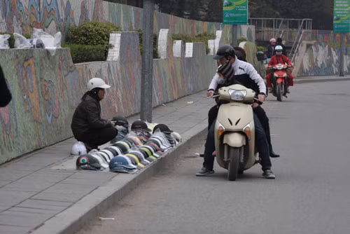Mũ bảo hiểm giả vẫn được gọi bằng cái tên "mũ thể thao"