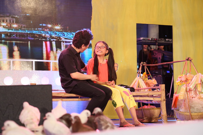 Phương Mỹ Chi hóa thân thành người em bị thất lạc của ca sĩ Dương Ngọc Thái.