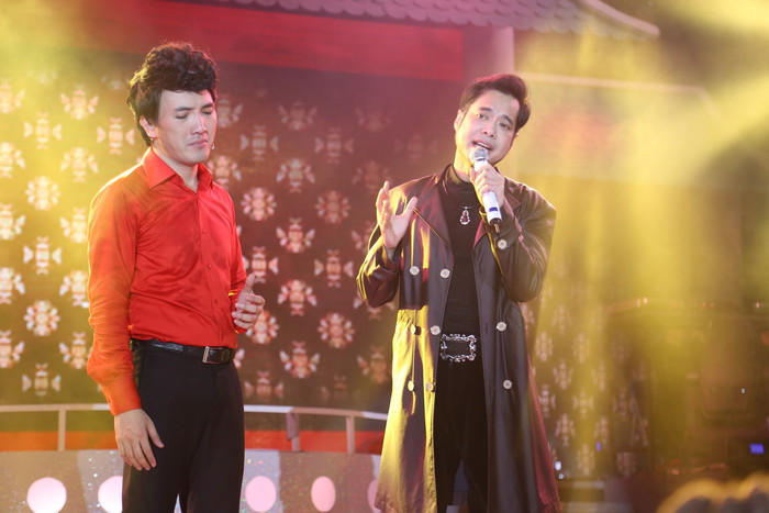 Dương Ngọc Thái khiến người xem bồi hồi khi song ca cùng "cha nuôi" Ngọc Sơn trong ca khúc Đạo làm con.