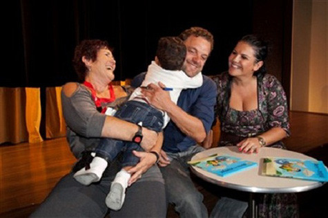 Ronaldo “con”... vào hộp đêm