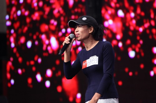 Cô Nguyễn Thị Thơi chia sẻ rằng muốn chứng tỏ cho mọi người thấy mình vẫn hoạt động hoạt bát như bình thường dù đã được chuẩn đoán bại liệt toàn thân từ năm 2007. Chính nhờ nỗ lực kiên trì tập luyện và nghị lực vươn lên đáng khâm phục, cô Thơi có thể đi lại bình thường và muốn gởi gắm điều này qua sân khấu Tìm kiếm tài năng. Cô Nguyễn Thị Thơi chia sẻ rằng muốn chứng tỏ cho mọi người thấy mình vẫn hoạt động hoạt bát như bình thường dù đã được chuẩn đoán bại liệt toàn thân từ năm 2007. Chính nhờ nỗ lực kiên trì tập luyện và nghị lực vươn lên đáng khâm phục, cô Thơi có thể đi lại bình thường và muốn gởi gắm điều này qua sân khấu Tìm kiếm tài năng.