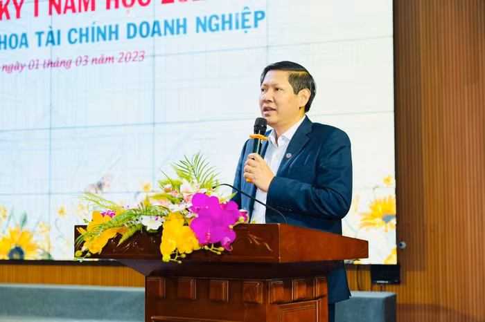 Phó Giáo sư, Tiến sĩ Vũ Văn Ninh - Trưởng khoa Tài chính Doanh nghiệp (Học viện Tài chính) (Ảnh: NVCC).