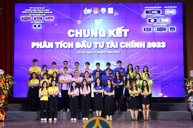Sinh viên chuyên ngành Phân tích tài chính được tham gia vào nhiều cuộc thi để trau dồi kiến thức, kỹ năng (Ảnh: NTCC). Sinh viên chuyên ngành Phân tích tài chính được tham gia vào nhiều cuộc thi để trau dồi kiến thức, kỹ năng (Ảnh: NTCC).