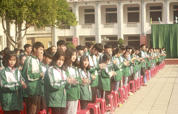 Học sinh Trường Trung học phổ thông Cẩm Khê đón chào buổi Hội thảo với tinh thần háo hức và khát khao khám phá, tìm hiểu (ảnh Trinh Phúc).