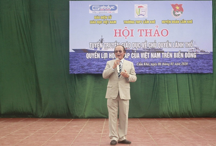 Tiến sĩ Trần Công Trục, diễn giả của Hội thảo: &quot;Tuyên truyền giáo dục về chủ quyền lãnh thổ, quyền lợi hợp pháp của Việt Nam trên Biển Đông&quot;. Ảnh: Trinh Phúc.