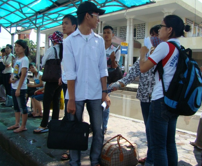 Xem đáp án môn Vật lí - Xem đáp án môn Toán - Xem đáp án môn Hóa - Xem đáp án môn Ngoại ngữ Khối A1