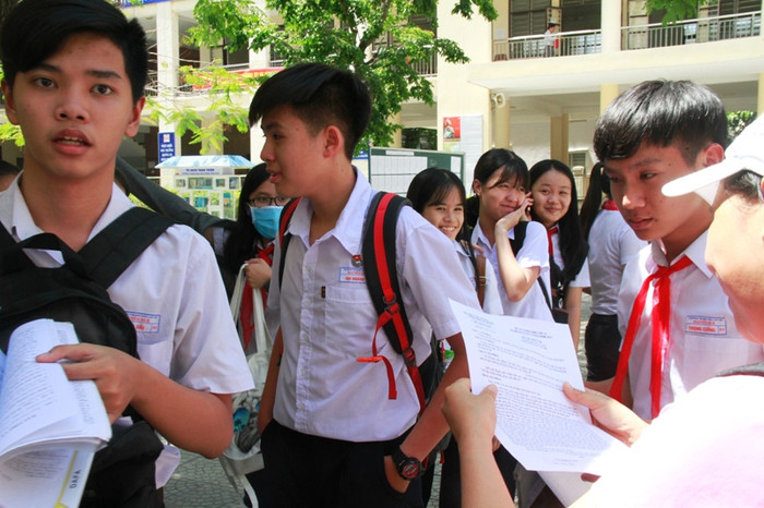 Đà Nẵng công bố điểm thi vào lớp 10 trung học phổ thông. Đà Nẵng công bố điểm thi vào lớp 10 trung học phổ thông.