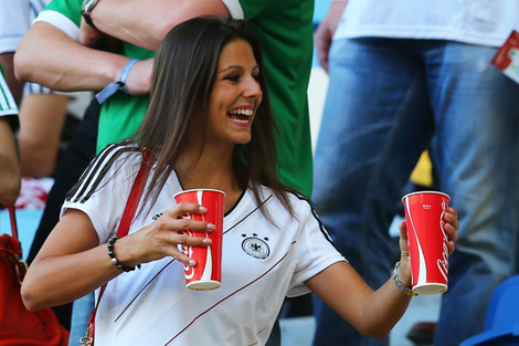 Thoải mái cười đùa trên khán đài... Thoải mái cười đùa trên khán đài...