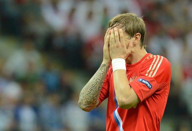 Cửa đi tiếp rộng thênh thang, nhưng Nga đã không thể vượt qua được khi để thua Hy Lạp 0-1. Cửa đi tiếp rộng thênh thang, nhưng Nga đã không thể vượt qua được khi để thua Hy Lạp 0-1.