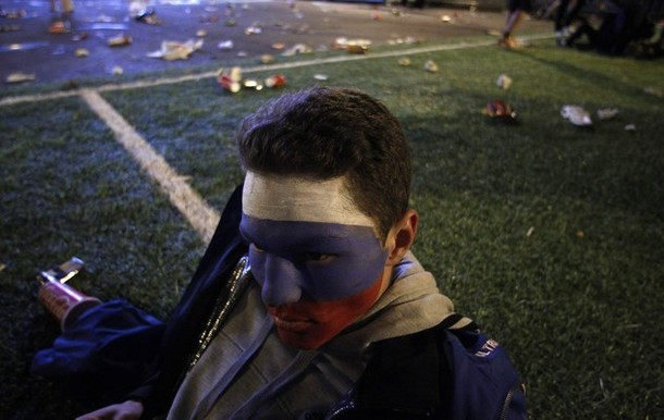 CĐV Nga không tin vào những gì vừa diễn ra với đội tuyển nước mình... CĐV Nga không tin vào những gì vừa diễn ra với đội tuyển nước mình...