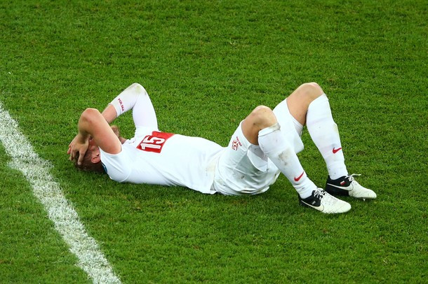 Bởi thiếu bản lĩnh nên đội chủ nhà Ba Lan đã ngậm ngùi dừng bước bởi thất bại 0-1 trước người láng giềng CH Czech. Bởi thiếu bản lĩnh nên đội chủ nhà Ba Lan đã ngậm ngùi dừng bước bởi thất bại 0-1 trước người láng giềng CH Czech.