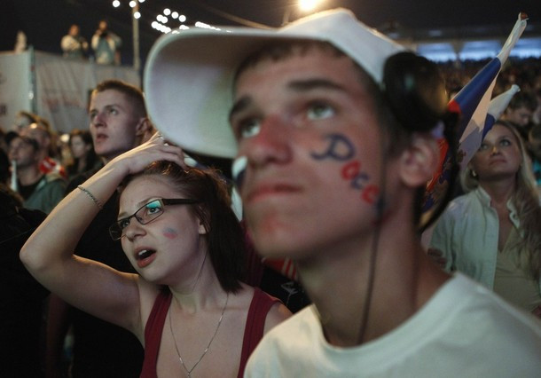 CĐV Nga không tin vào những gì vừa diễn ra với đội tuyển nước mình... CĐV Nga không tin vào những gì vừa diễn ra với đội tuyển nước mình...
