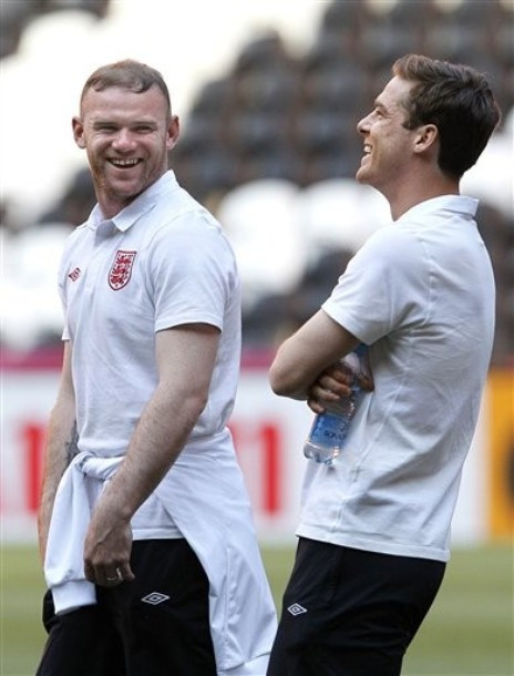 NHM đang chờ đợi Rooney trở lại dẫn dắt hàng công 'Tam Sư'